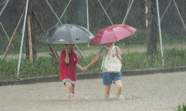 Εικόνες καταστροφής στο Βιετνάμ: 41 νεκροί, 9 αγνοούμενοι και τεράστιες ζημιές από τις πλημμύρες