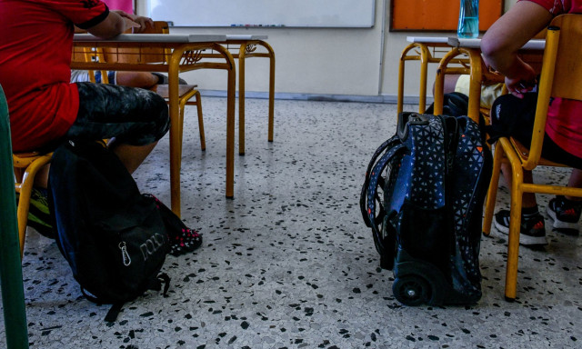 Λουτράκι: «Είναι εν δυνάμει βιαστής» φώναζε η δασκάλα για τον 6χρονο μαθητή που την ακούμπησε