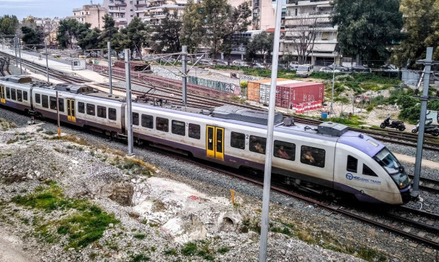Ακινητοποιήθηκε αμαξοστοιχία που εκτελούσε το δρομολόγιο Πειραιάς-Κιάτο
