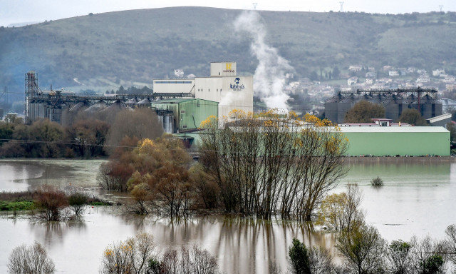 Λάσπη, νερό και απόγνωση: Μετράει τις πληγές της η Δυτική Ελλάδα - Νέα επιδείνωση από την Τρίτη