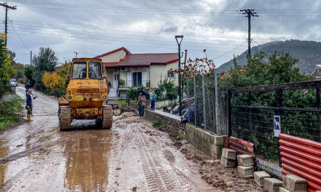 Βομβαρδισμένο τοπίο η Ήπειρος μετά την κακοκαιρία: Ζημιές σε καλλιέργειες, δρόμους και γέφυρες