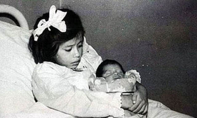 Το κορίτσι που γέννησε σε ηλικία 5 ετών: Το μυστήριο του παιδιού που έγινε η νεότερη μητέρα