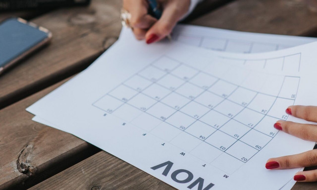 Αργίες 2026: Οι δυο που χάνουμε - Όλα τα τριήμερα της νέας χρονιάς