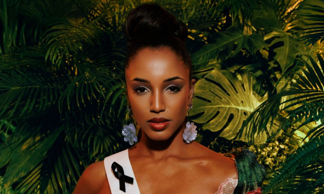 Μις Υφήλιος: Στην εντατική η Μις Τζαμάικα μετά την πτώση της από τη σκηνή - Δεν τα πάει καλά