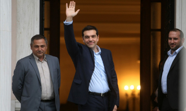 Βιβλίο Τσίπρα: Η πρώτη μέρα στο Μαξίμου, η απουσία Σαμαρά και οι 2 νεκροί πιλότοι