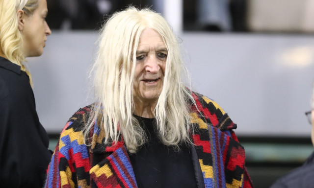 Νίκος Καρβέλας: Σπάνια εμφάνιση για τον μεγαλύτερο αδελφό του, Δημήτρη