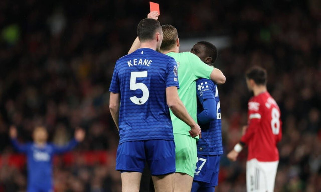 Πρωτοφανές συμβάν στην Αγγλία: Παίκτης της Έβερτον αποβλήθηκε γιατί χαστούκισε συμπαίκτη - Βίντεο