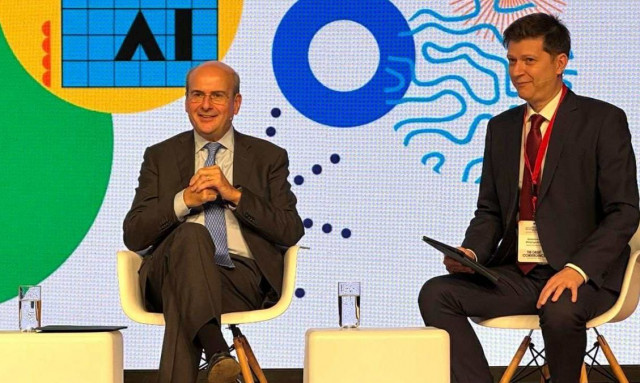 Χατζηδάκης: Με χρήση τεχνητής νοημοσύνης η μείωση της γραφειοκρατίας στο Δημόσιο