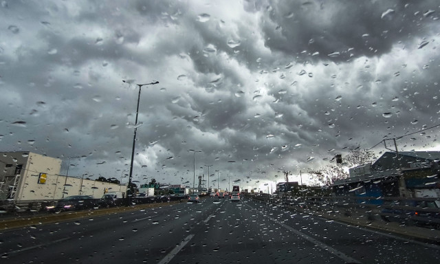 Καιρός: «Καμπανάκι» Μαρουσάκη για τις επόμενες ώρες - Πού θα χτυπήσουν καταιγίδες