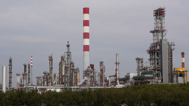 Σερβία: Κινδυνεύει να κλείσει το μοναδικό διυλιστήριο της χώρας