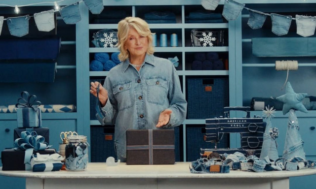 Η Μάρθα Στιούαρτ το πρόσωπο της νέας γιορτινής καμπάνιας της American Eagle