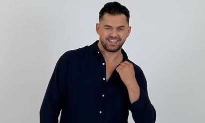 Θλίψη για τον θάνατο του Αλβανού τραγουδιστή Shpat Kasapi - Έπαθε καρδιακή προσβολή στη σκηνή