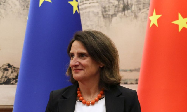 Oργή από αξιωματούχο της ΕΕ: «Οι ΗΠΑ μας εκβιάζουν για να χαλαρώσουμε την ψηφιακή νομοθεσία μας»