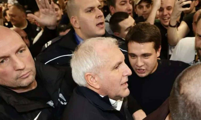 Λατρεία για Ομπράντοβιτς στο Βελιγράδι – Δεν είπε κουβέντα στο αεροδρόμιο