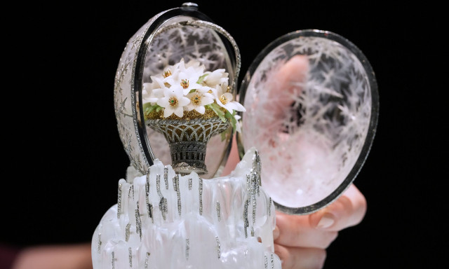 Κρυστάλλινο και διαμαντένιο αυγό Fabergé πωλήθηκε σε δημοπρασία για 25.9 εκατ. ευρώ