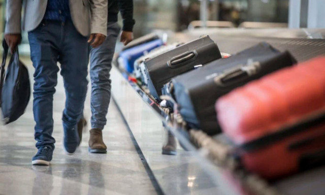 Το κόλπο για να παίρνετε πρώτοι τη βαλίτσα σας στο αεροδρόμιο