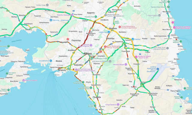 Κίνηση: Χάος λόγω της κακοκαιρίας στους δρόμους της Αττικής – Πού παρατηρούνται καθυστερήσεις