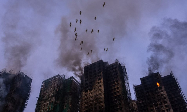 Κόλαση επί Γης το Χονγκ Κονγκ: 94 νεκροί από τη χειρότερη πυρκαγιά εδώ και 77 χρόνια