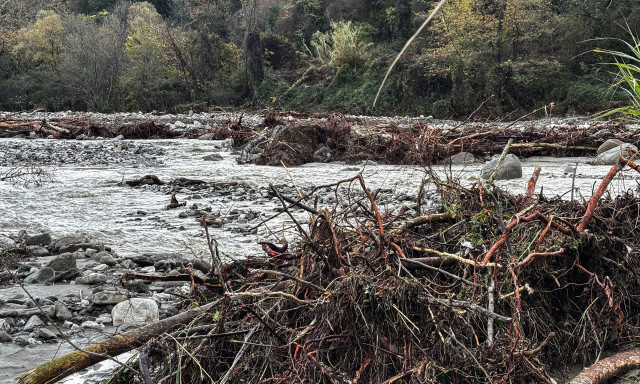 «Σαρώνει» η κακοκαιρία Adel: Εικόνες καταστροφής σε Κέρκυρα, Μεσσηνία και Ιωάννινα