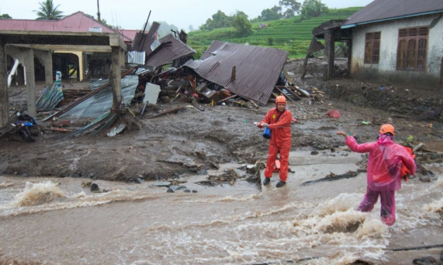 Φονικές πλημμύρες σε Ταϊλάνδη και Ινδονησία: Τουλάχιστον 183 οι νεκροί - Βίντεο