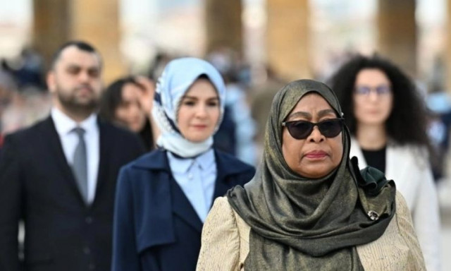 Οργή στην Τανζανία: Η πρόεδρος έβαλε το μισό της... σόι στην κυβέρνηση