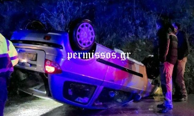 Σοβαρό τροχαίο στη Βοιωτία: Αυτοκίνητο ανετράπη στα Βάγια - Εγκλωβίστηκαν οι επιβαίνοντες - Βίντεο