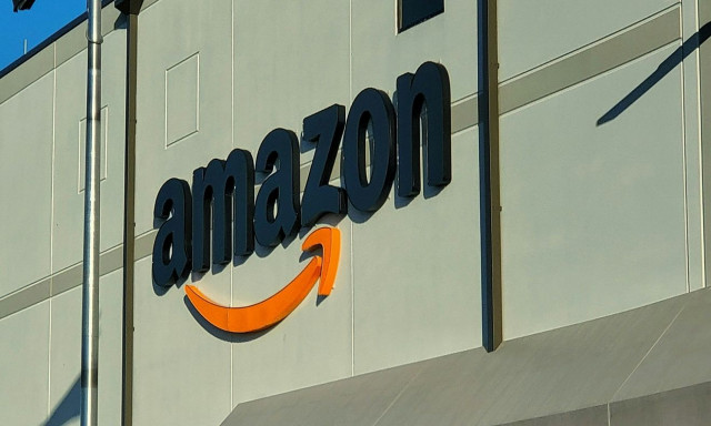 Amazon: Εργαζόμενοι προειδοποιούν ότι η ραγδαία ανάπτυξη του AI απειλεί τις θέσεις τους και το κλίμα
