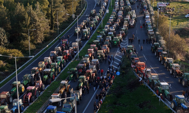 Μπλόκα αγροτών: Πάνω από 1.000 τρακτέρ στην Εθνική Οδό - «Δεν θα φύγουμε αν δεν πάρουμε απαντήσεις»