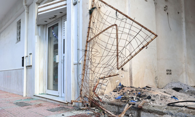 Τροχαίο στη Λούτσα: Στη νευρολογική με κροταφική βλάβη νοσηλεύεται η 21χρονη