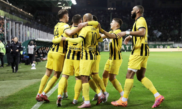 Παναθηναϊκός - ΑΕΚ 2-3: Ο Γιόβιτς υπέγραψε με χατ τρικ το ντέρμπι της χρονιάς