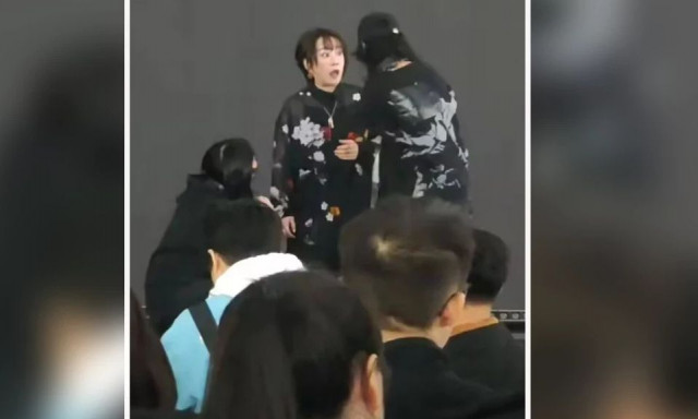 Στα ύψη η ένταση στις σχέσεις Κίνας - Ιαπωνίας: Σταμάτησαν Γιαπωνέζα τραγουδίστρια επί σκηνής