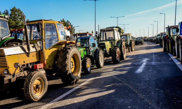 Μπλόκα αγροτών: Μέχρι πού θα φτάσουν οι κινητοποιήσεις; Πώς θα αντιδράσει η κυβέρνηση;