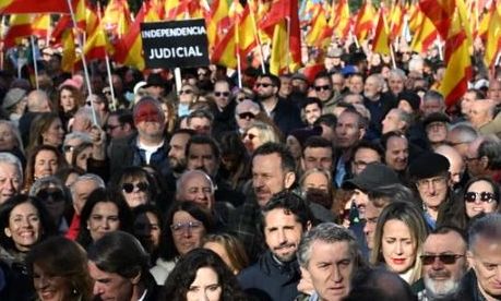 Μαδρίτη: Χιλιάδες διαδηλωτές ζητούν πρόωρες εκλογές μετά από καταγγελίες για διαφθορά