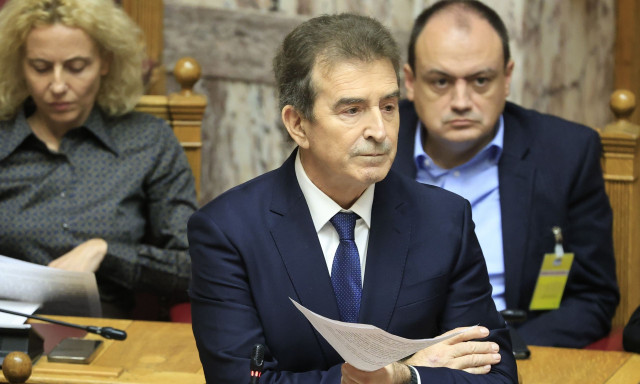 Βουλή: Κατατέθηκε η τροπολογία για τα όπλα: Αυστηροποιούνται οι ποινές - Τι ισχύει για τις μπαλωθιές