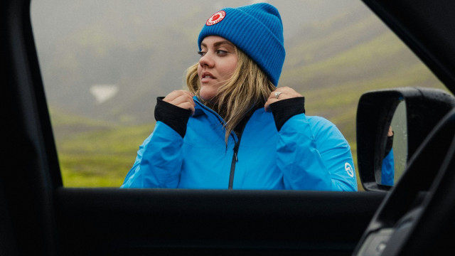 Οδήγηση με μπουφάν: Γιατί αποτελεί «κίνδυνο - θάνατο» - Τι δείχνουν έρευνες στη Γερμανία