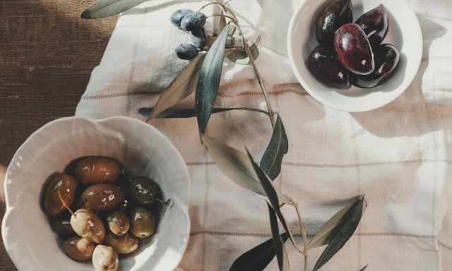 Μαύρες ελιές: Πώς να καταλάβεις αν είναι «βαμμένες»