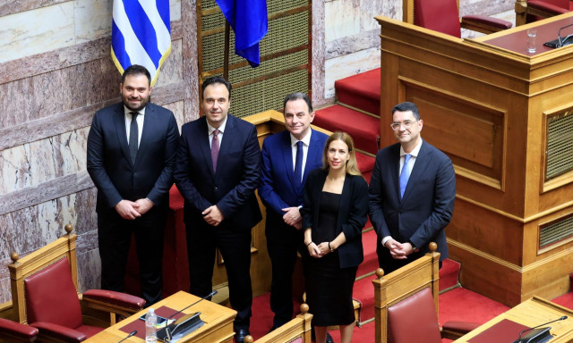 Βουλή: Υπερψηφίστηκε το νομοσχέδιο για την οδική ασφάλεια