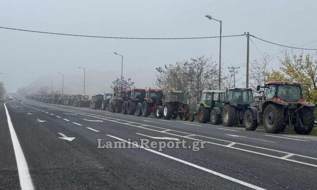 Αγρότες: Στήθηκε το πρώτο μπλόκο στη Φθιώτιδα - Δεκάδες τρακτέρ στον κόμβο της Ομβριακής