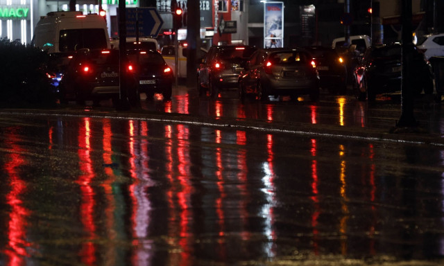 Κακοκαιρία Byron: Χωρίς φανάρια η Παπανικολή στο Χαλάνδρι - Κυκλοφοριακό κομφούζιο