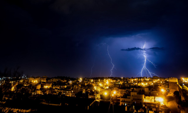 Κακοκαιρία Byron: Έκτακτο δελτίο της ΕΜΥ – Κόκκινη προειδοποίηση για Αττική και άλλες 8 περιοχές