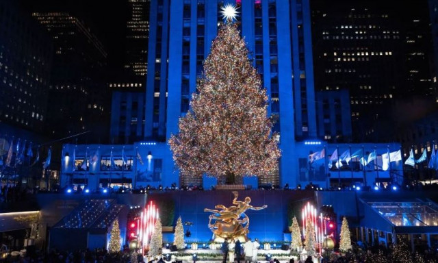 Χριστούγεννα στη Νέα Υόρκη: «Άναψε» το δέντρο στο Rockefeller Center