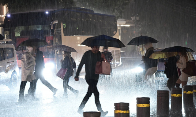 Κακοκαιρία Byron: Μήνυμα του 112 στην Εύβοια - «Αποφύγετε άσκοπες μετακινήσεις»