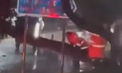 Κακοκαιρία Byron: Δέντρο έπεσε σε κεντρικό δρόμο της Νέας Σμύρνης - Βίντεο