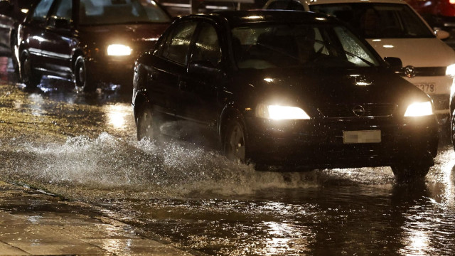 LIVE BLOG: Η κακοκαιρία Byron σαρώνει την Ελλάδα – Πλημμύρες, κλειστά σχολεία και μηνύματα του «112»