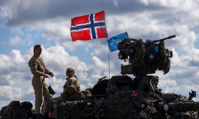 Επανεξοπλίζεται η Νορβηγία: Αγορά δύο υποβρυχίων και πυραύλων μεγάλου βεληνεκούς
