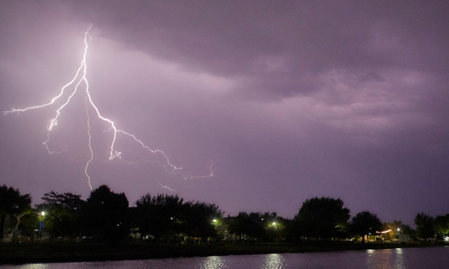 Καιρός: «Αγριεύει» τις επόμενες ώρες ο Byron – Τι αναφέρει το επικαιροποιημένο δελτίο της ΕΜΥ