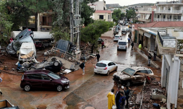 Κακοκαιρία Byron: Πλημμυρικά φαινόμενα σε Μέγαρα, Μάνδρα και Νέα Πέραμο