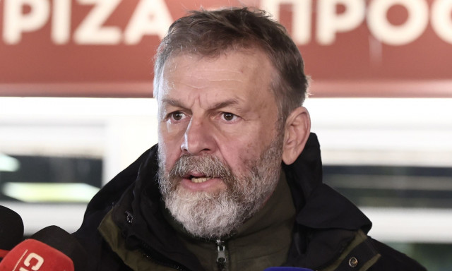 Απόστολος Γκλέτσος: Χόρεψε ζεϊμπέκικο σε νυχτερινό μαγαζί και καταχειροκροτήθηκε από τους θαμώνες