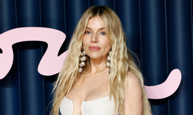 Έγκυος στο τρίτο της παιδί η Σιένα Μίλερ - Η αποκαλυπτική της εμφάνιση στο κόκκινο χαλί