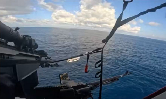 ΗΠΑ: Η στιγμή που σκοπευτής της Ακτοφυλακής καταστρέφει μηχανή ταχύπλοου που μετέφερε ναρκωτικά